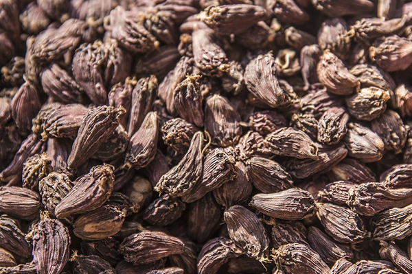 Black Cardamom has amazing benefits, relieves acidity with strong digestion