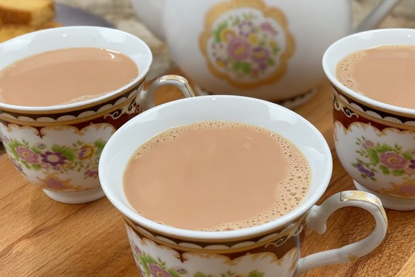 What are the advantages and disadvantages of drinking milk tea?